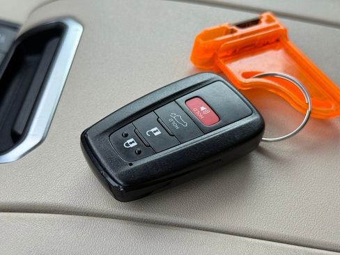 Used 2022 Toyota Highlander XLE image 36