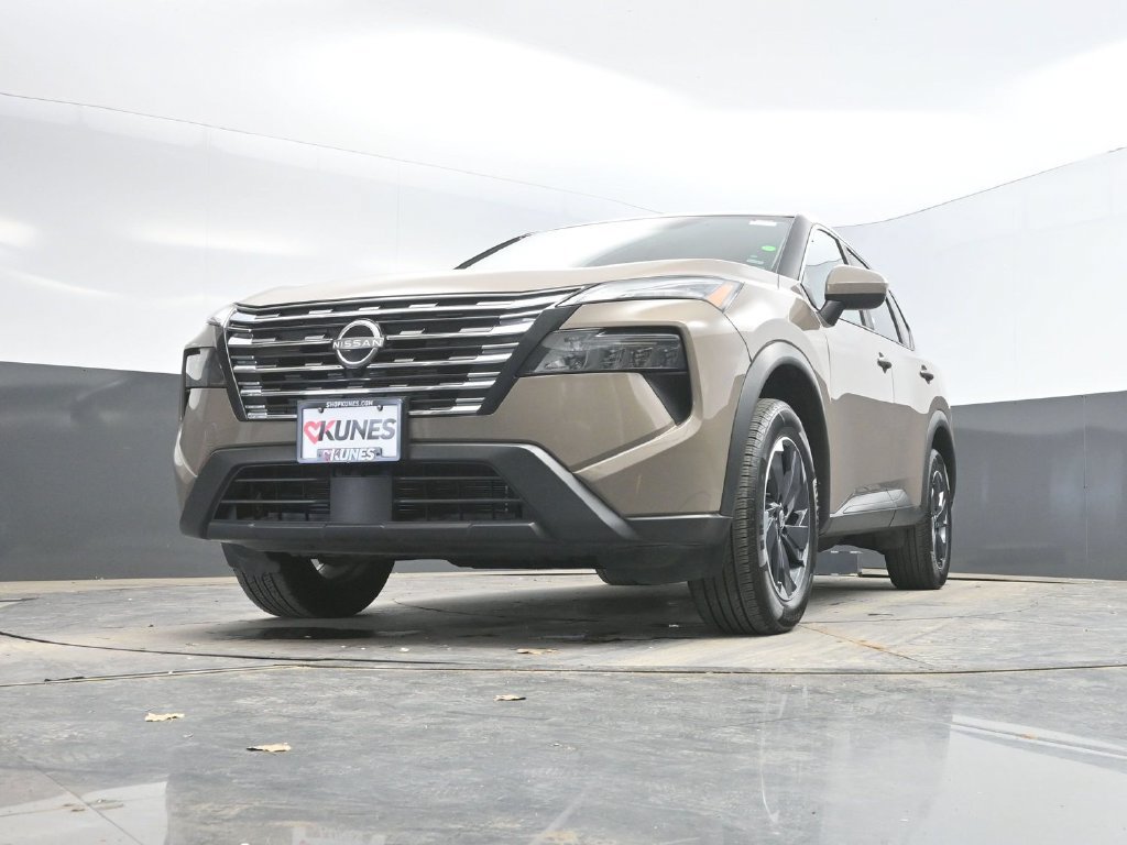 Used 2025 Nissan Rogue SV AWD/4WD image 30
