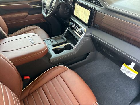 New 2026 GMC Sierra 2500 Denali Ultimate AWD/4WD image 15