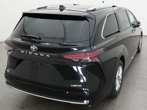 New 2026 Toyota Sienna Limited FWD image 8