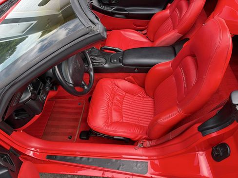 Used 2000 Chevrolet Corvette Convertible w/ Performance Handling Pkg RWD image 11