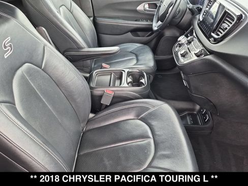 Used 2018 Chrysler Pacifica Touring-L w/ Premium Audio Group FWD image 27
