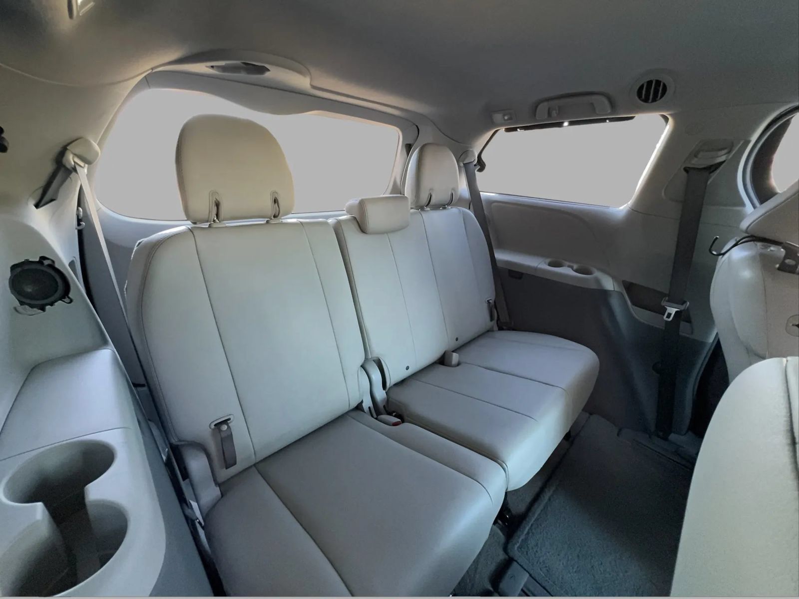 Used 2011 Toyota Sienna XLE w/ Premium Pkg FWD image 34