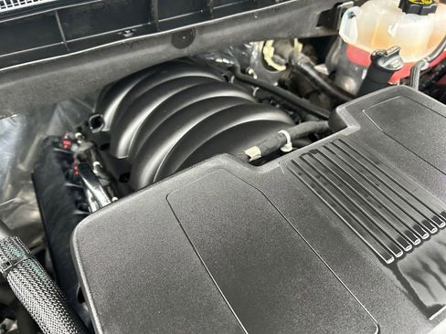 Used 2024 Chevrolet Suburban Z71 image 30