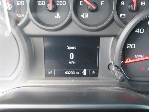 Used 2020 Chevrolet Silverado 1500 Custom w/ Custom Value Package image 21