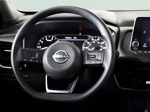 Used 2024 Nissan Rogue SV image 13