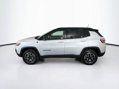 Used 2025 Jeep Compass Trailhawk AWD/4WD image 4