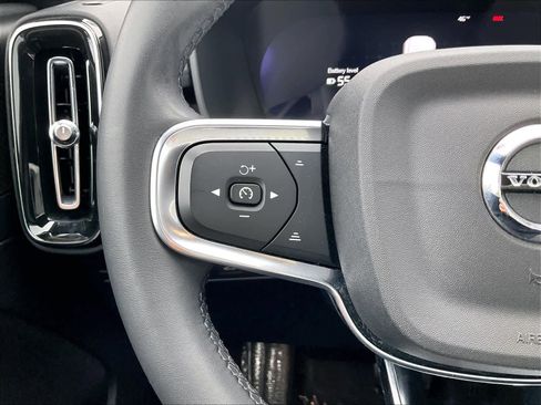 Used 2023 Volvo XC40 Recharge Ultimate image 21
