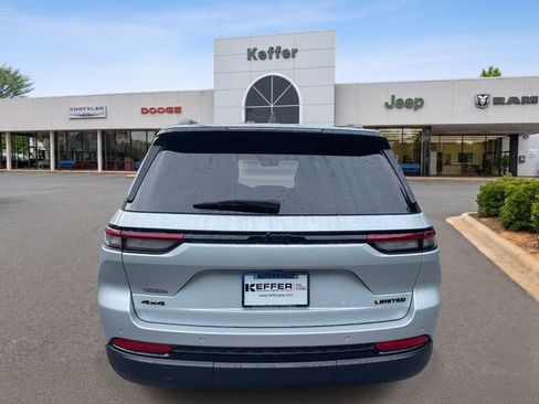 Used 2025 Jeep Grand Cherokee Limited w/ Black Appearance Package AWD/4WD image 5