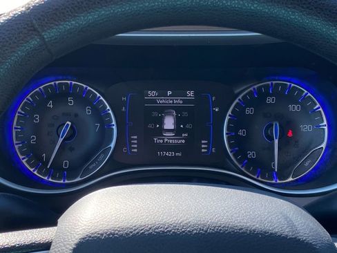 Used 2020 Chrysler Voyager L FWD image 23