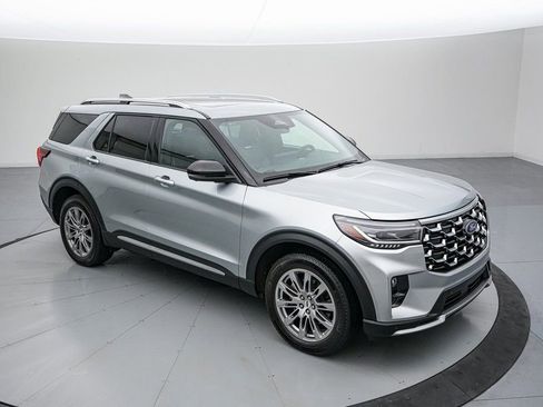 Certified 2025 Ford Explorer Platinum image 2