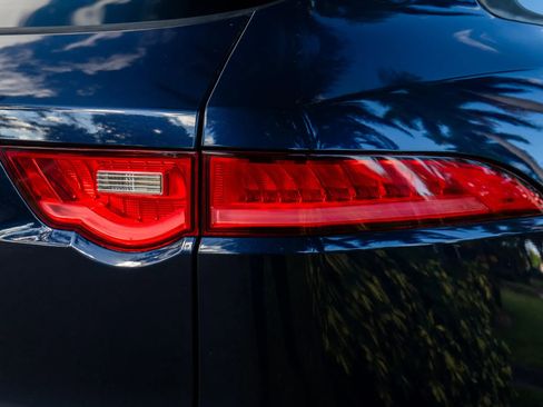 Used 2017 Jaguar F-PACE Premium image 17