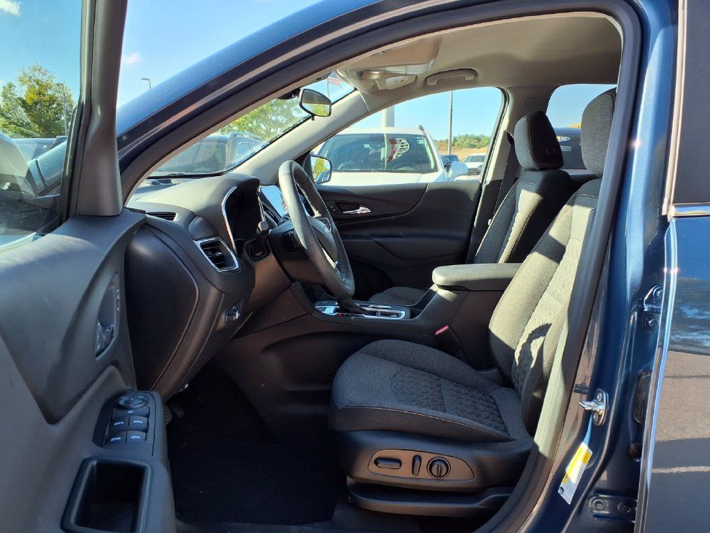 Used 2024 Chevrolet Equinox LT AWD/4WD image 19