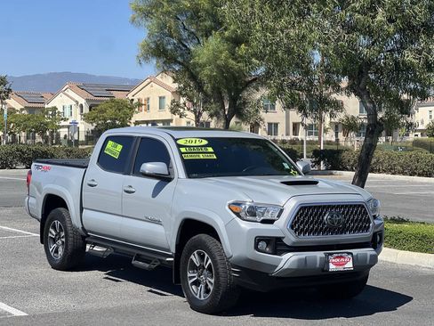 Used 2019 Toyota Tacoma TRD Sport AWD/4WD image 33