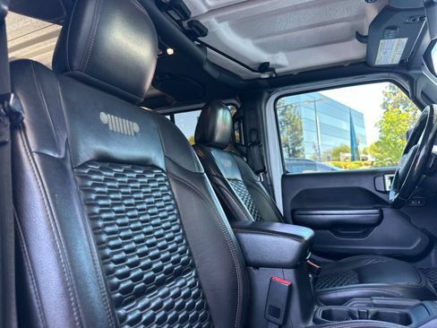 Used 2020 Jeep Gladiator Rubicon AWD/4WD image 17