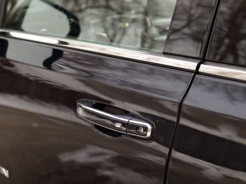 Used 2021 Chevrolet Suburban Premier image 42