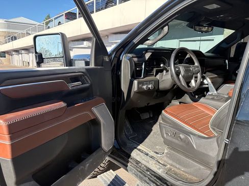 Used 2024 GMC Sierra 3500 Denali Ultimate AWD/4WD image 15
