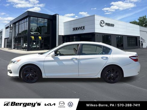 Used 2017 Honda Accord EX-L image 9