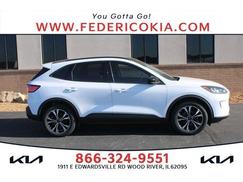 Used 2022 Ford Escape SE w/ SE Sport Appearance Package image 1