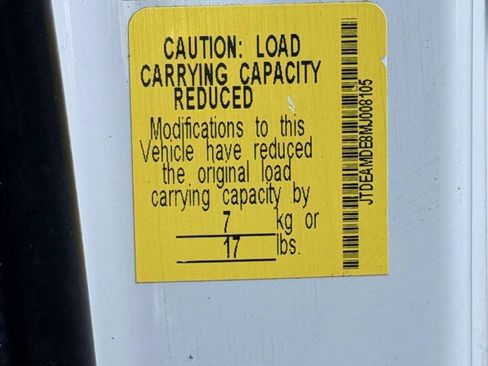 Used 2021 Toyota Corolla LE FWD image 16