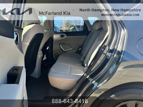 Used 2022 Kia Soul LX image 24