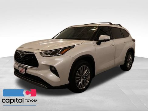 Certified 2024 Toyota Highlander Platinum AWD/4WD image 6