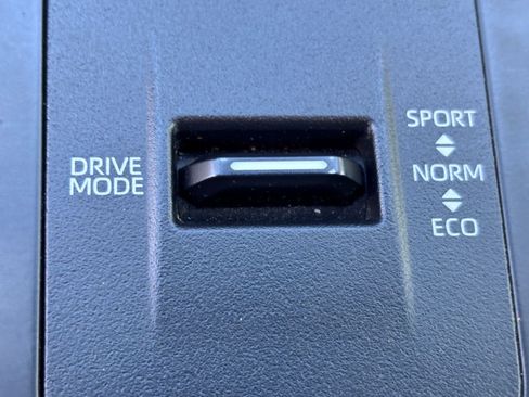 Used 2023 Toyota Highlander LE FWD image 30