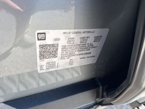 Used 2025 Chevrolet Suburban Z71 image 39