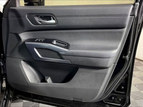 Used 2023 Nissan Pathfinder SL w/ Lighting Package (N92) FWD image 25