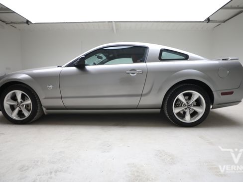 Used 2009 Ford Mustang GT RWD image 2