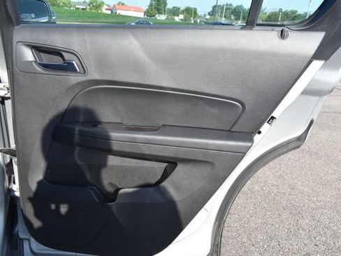 Used 2017 Chevrolet Equinox LS FWD image 34