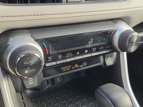 Used 2020 Toyota RAV4 XLE image 22