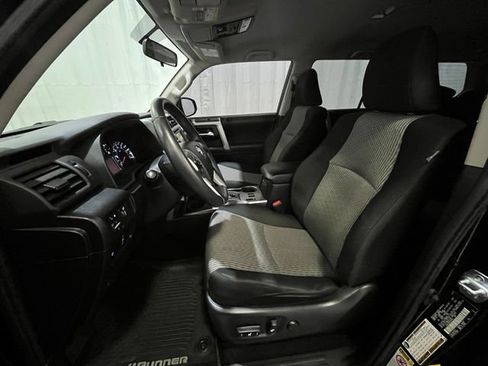 Certified 2019 Toyota 4Runner SR5 AWD/4WD image 10