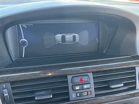 Used 2012 BMW 335i Convertible image 28