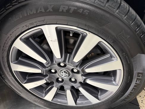 Used 2019 Toyota Sienna XLE w/ XLE Navigation Package AWD/4WD image 27