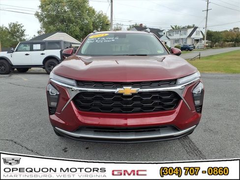 Used 2024 Chevrolet Trax LT w/ Driver Confidence Package image 2