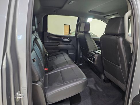 Used 2025 GMC Sierra 1500 SLT w/ SLT Premium Package AWD/4WD image 40