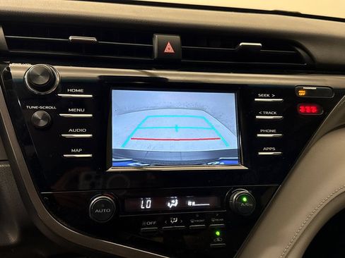 Used 2019 Toyota Camry SE FWD image 22