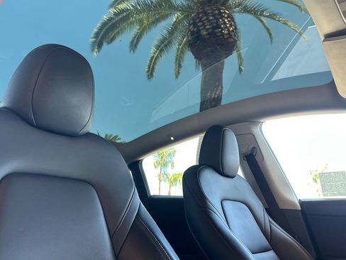 Used 2024 Tesla Model Y Long Range AWD/4WD image 17