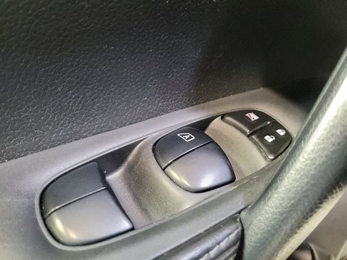 Used 2021 Nissan Rogue Sport S image 27