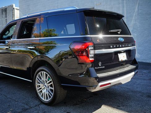 Used 2023 Ford Expedition Platinum image 13