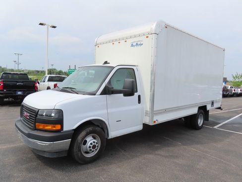 Used 2024 GMC Savana 3500 Extended w/ Power Convenience Package RWD image 16
