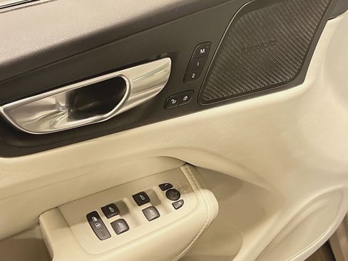 Used 2023 Volvo XC60 B6 Ultimate w/ Protection Package Premier image 15