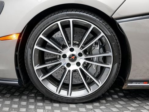 Used 2018 McLaren 570S Spider image 8