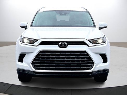 Used 2024 Toyota Grand Highlander Limited image 3