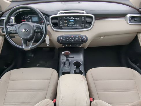 Used 2017 Kia Sorento LX w/ LX Convenience Package image 19
