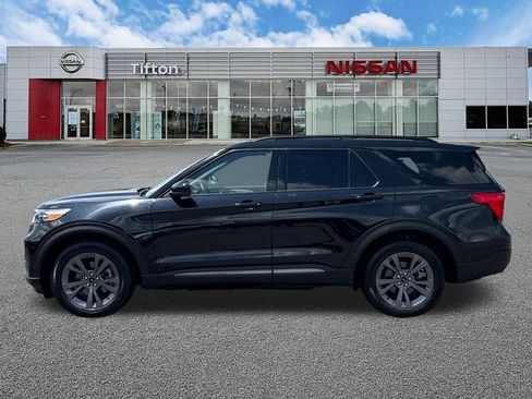 Used 2024 Ford Explorer XLT w/ Equipment Group 202A AWD/4WD image 4