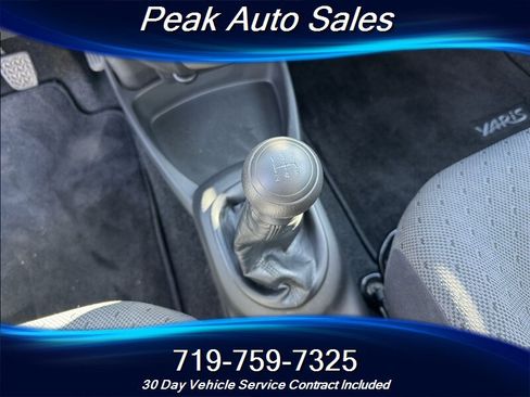 Used 2010 Toyota Yaris 4-Door Hatchback image 17