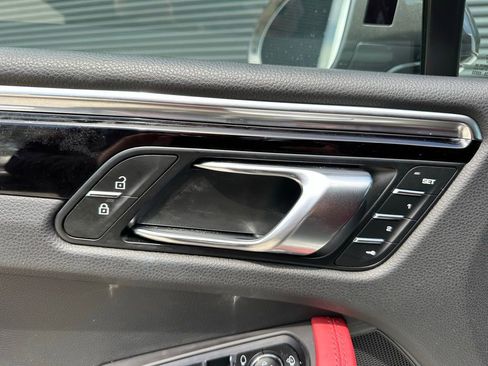Certified 2023 Porsche Macan Turbo AWD/4WD image 20