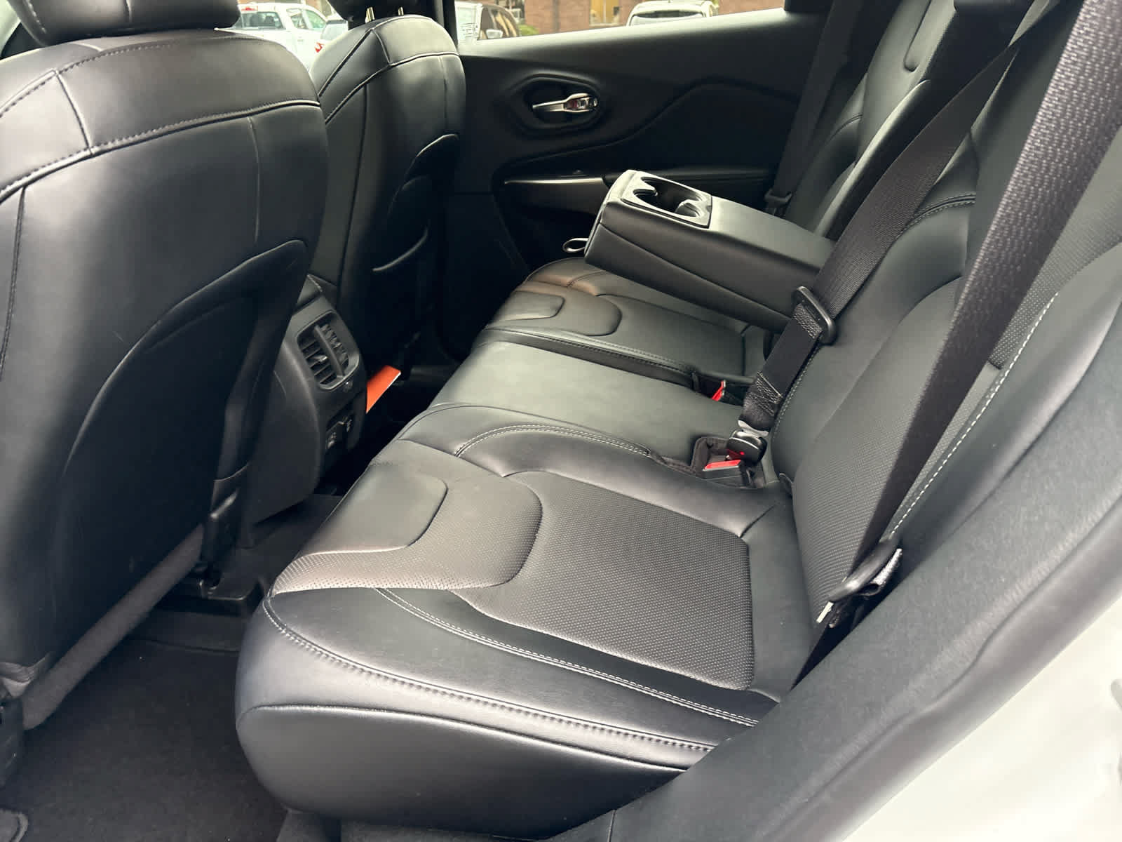 Used 2022 Jeep Cherokee Latitude Lux w/ Sun & Sound Group AWD/4WD image 12